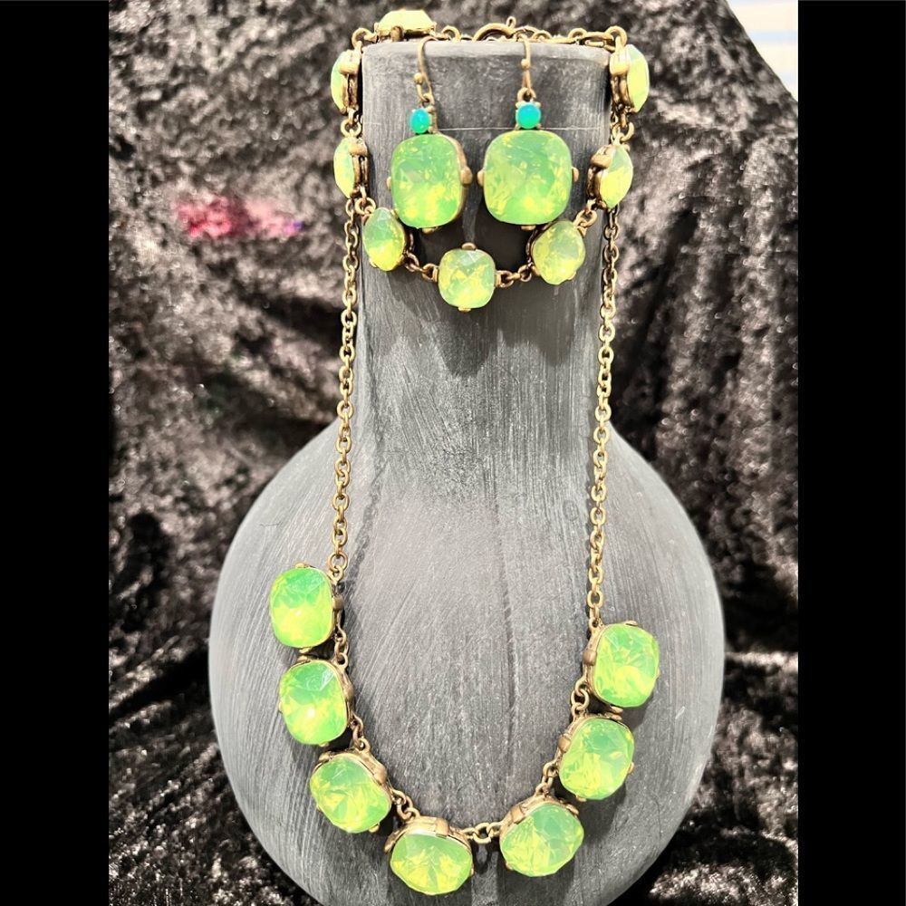 Pretty Vintage Glass Stones Set in Antique Gold-tone Metal 3 Piece Set
